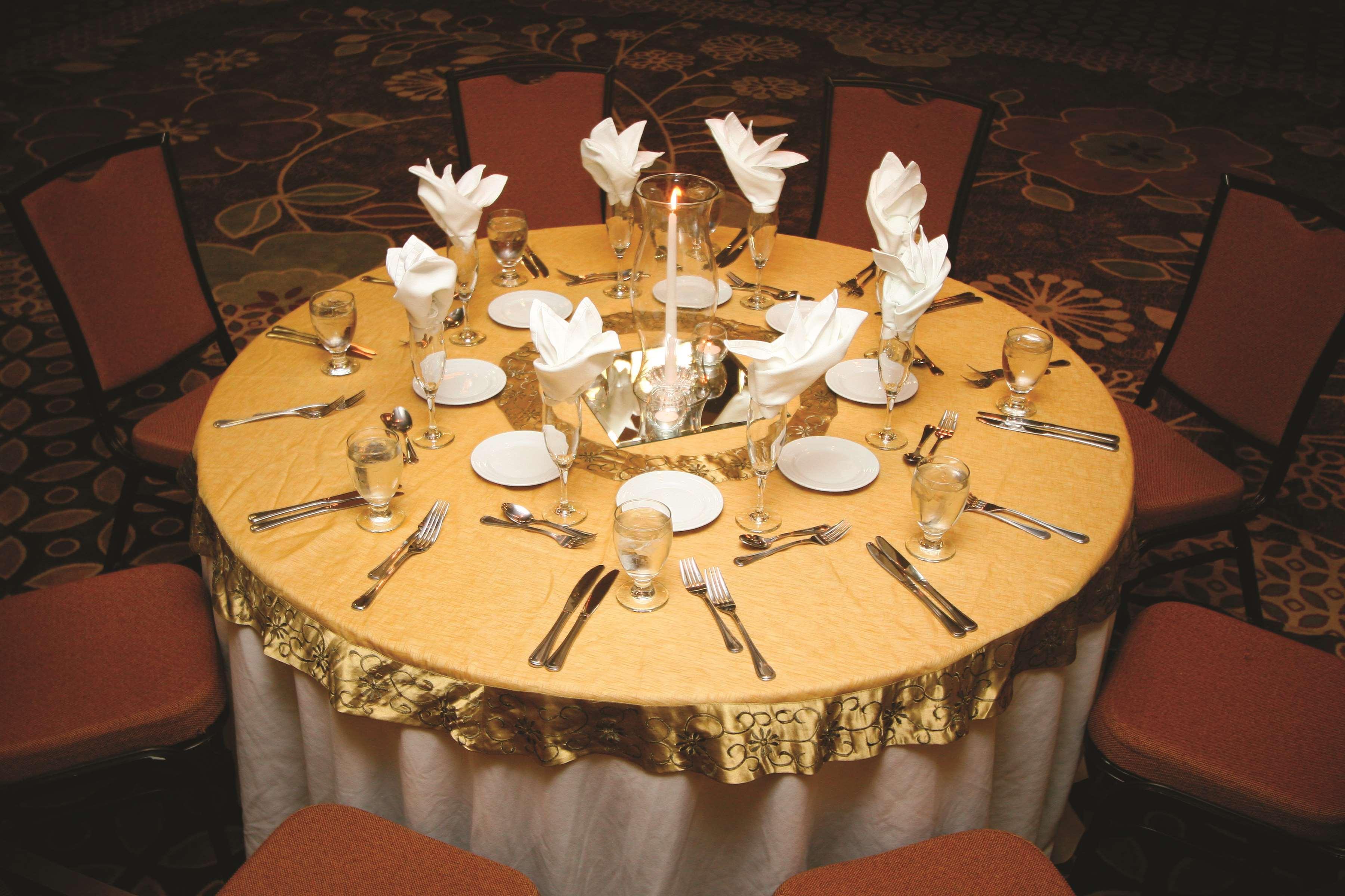 Doubletree Suites By Hilton At The Battery Atlanta Smyrna Restaurant bilde